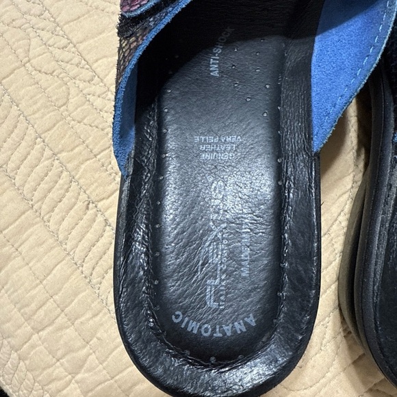 Spring Step Black and Blue Sandals with Geometric Design - Picture 7 of 7